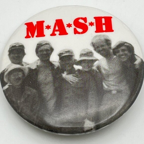 Vintage 1981 M.A.S.H. TV Show Pinback Button 1970s Sitcom MASH - Picture 6 of 6